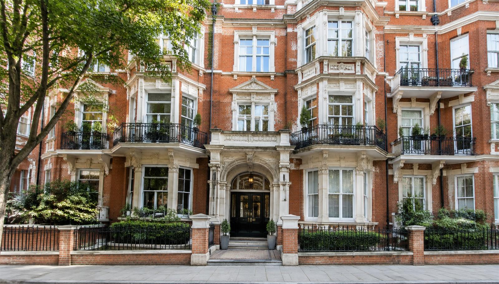London mansion flats illustrating a statutory lease extension context